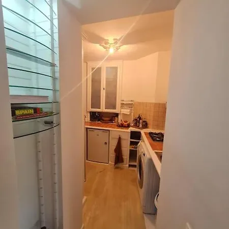 Apartment Independent In A With Garden Bucharest