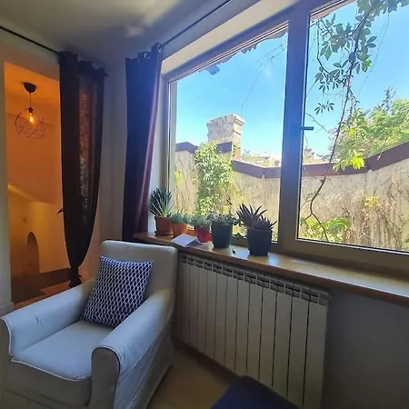 Appartamento Independent In A With Garden Bucarest